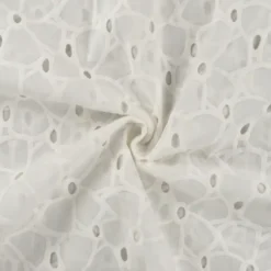 Tissu broderie anglaise blanc cassé – Motif fleurs larges
