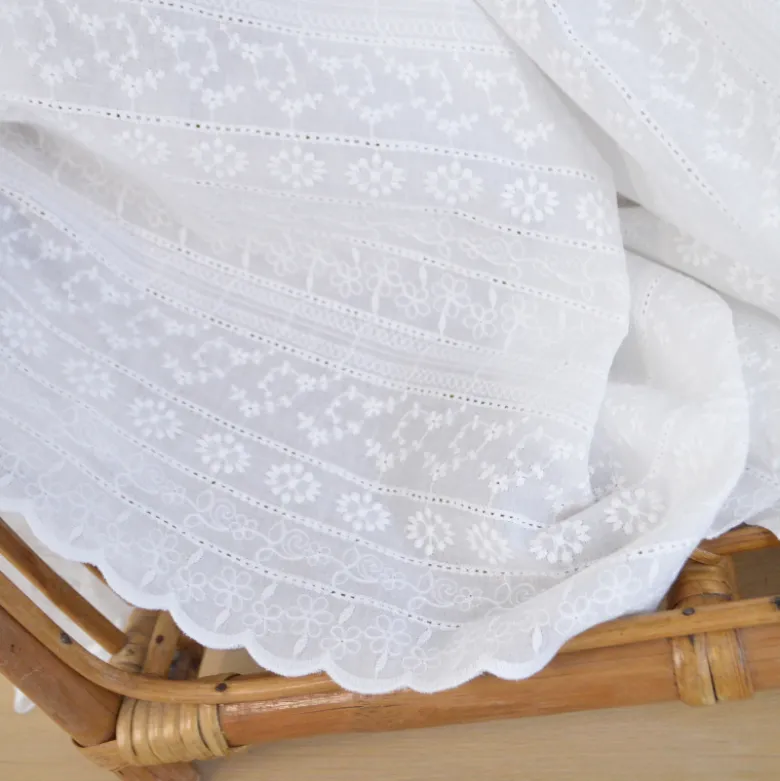 Tissu broderie anglaise festonnée - Enguerrand
