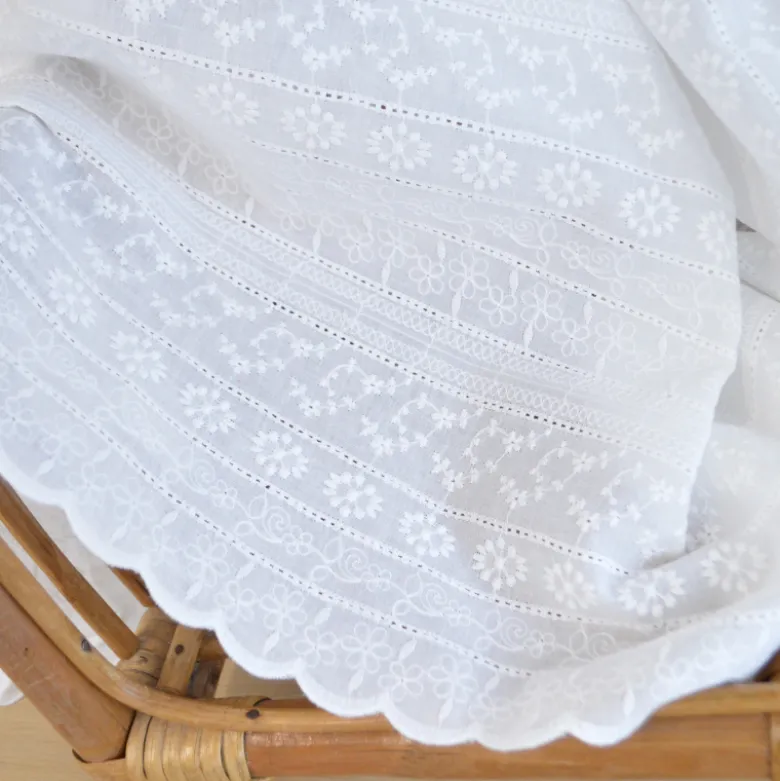 Tissu broderie anglaise festonnée - Enguerrand