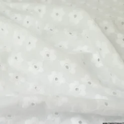 Tissu broderies anglaise Garance coton Blanc motifs fleurs
