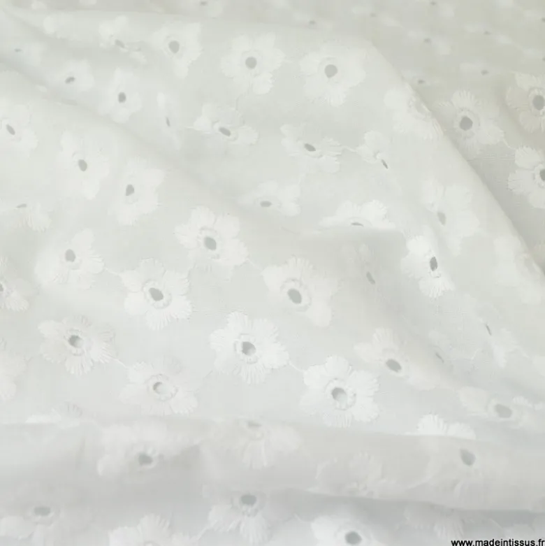 Tissu broderies anglaise Garance coton Blanc motifs fleurs