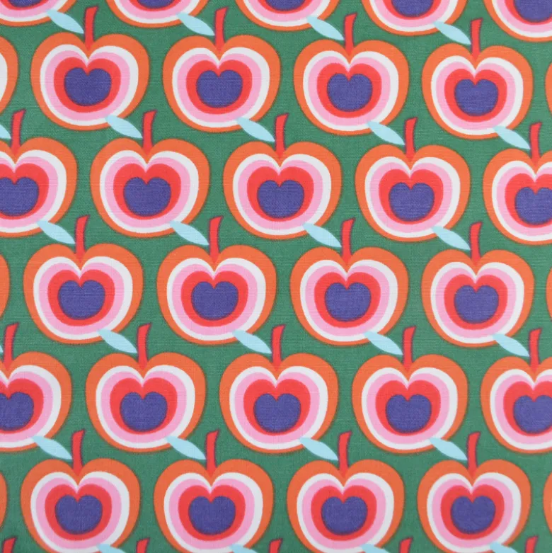 Tissu canva Granny type bachette motif pommes fond vert