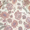 Tissu canva Khonoma type bachette motif fleurs bleues et roses fond écru