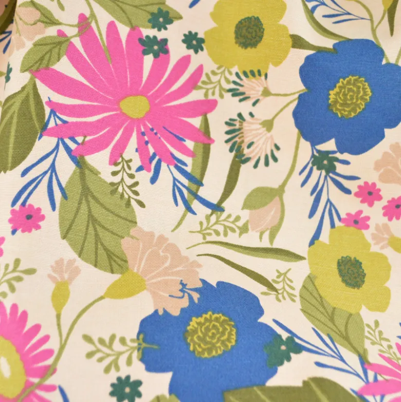 Tissu canva Loricette type bachette motif fleurs bleues et roses fond écru