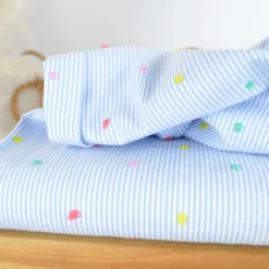 Tissu chambray à rayures plumetis bleu ciel