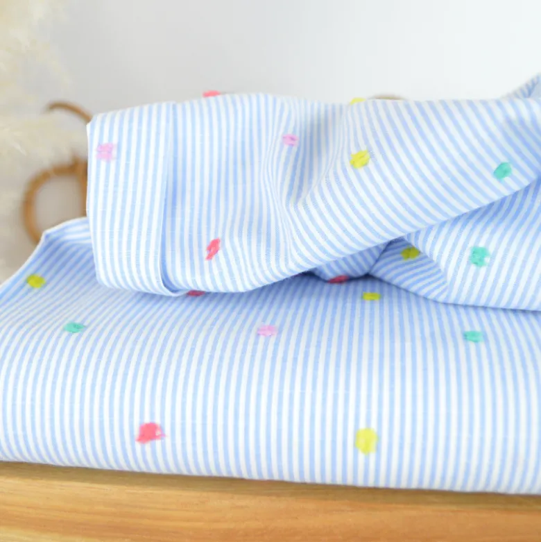Tissu chambray à rayures plumetis bleu ciel