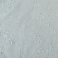 Tissu coton brodé blanc Auréliane motif fleurs