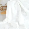 Tissu coton brodé blanc cassé à fleurs frangées