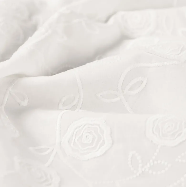 Tissu coton brodé blanc Joséline motif fleurs