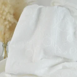 Tissu coton brodé blanc Joséline motif fleurs