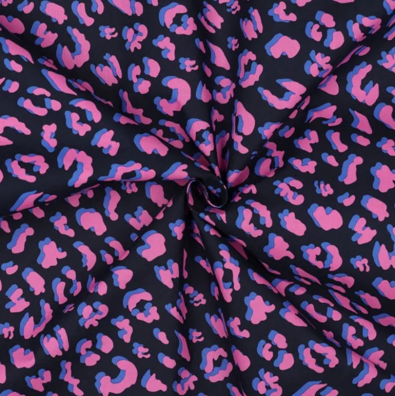 Tissu Coton Enduit Déperlant – Motif Léopard Rose – Fond Bleu Marine