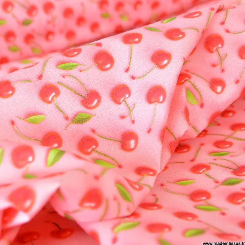 Tissu coton enduit motif cerises 3D – Fond rose pastel