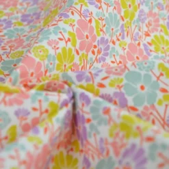 Tissu coton enduit petites fleurs roses et parme fond blanc - Poppy