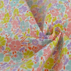 Tissu coton enduit petites fleurs roses et parme fond blanc - Poppy