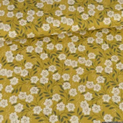 Tissu coton fleuri fond moutarde - RJR fabric - Get out and explore