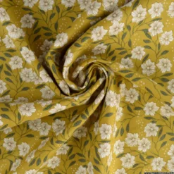 Tissu coton fleuri fond moutarde - RJR fabric - Get out and explore