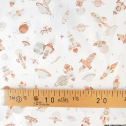 Tissu coton Fuzbuz motif fusées et espace fond écru -OEKO TEX