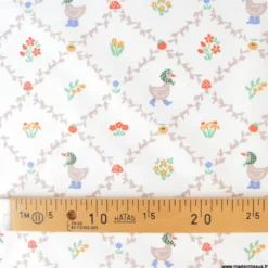 Tissu coton Haga – motif canards et petites fleurs – fond blanc