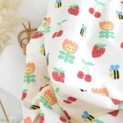 Tissu coton imprimé fleurs et fruits enfantins fond blanc cassé - OEKO TEX