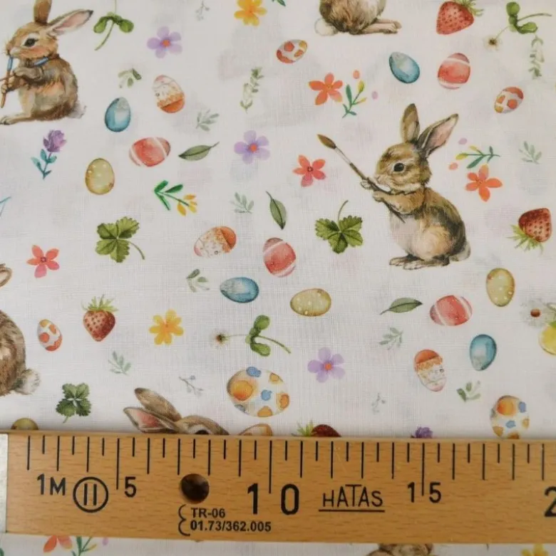 Tissu coton lapins et oeufs de Pâques fond blanc