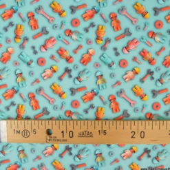 Tissu coton motif esprit Lego mécaniciens – Fond bleu clair