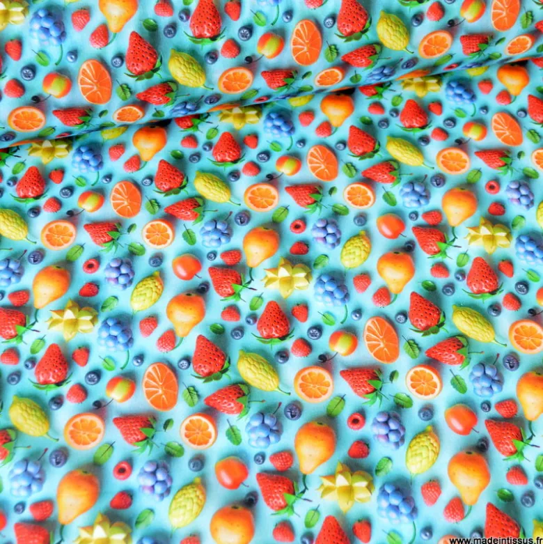 Tissu coton motif fruits 3D – Frais et coloré sur fond bleu