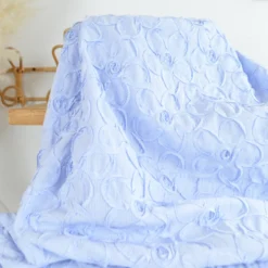 Tissu coton à ratyures Octave motif fleurs en relief