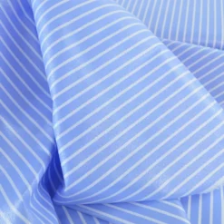Tissu coton à rayures larges irisées bleus et blanches