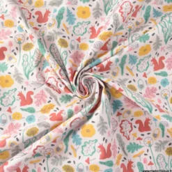 Tissu coton Redwood motif ecureuils, escargots, herissons et feuilles de chêne