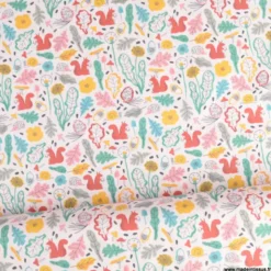 Tissu coton Redwood motif ecureuils, escargots, herissons et feuilles de chêne