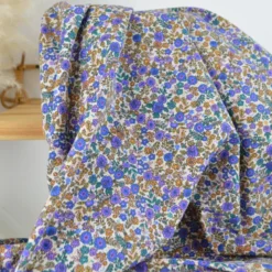 Tissu cretonne coton Barbara petites fleurs violettes et camel fond écru