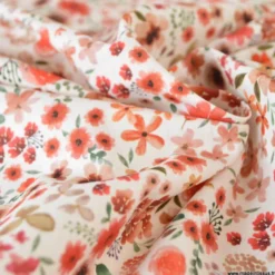 Tissu cretonne coton Hortense fleurs rouges fond écru