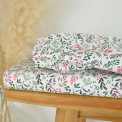 Tissu cretonne coton Ivina motif fleurs vertes et roses – OEKO TEX