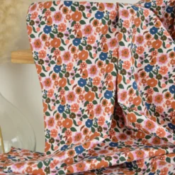 Tissu cretonne coton Jany motif fleurs camel et écru – OEKO TEX