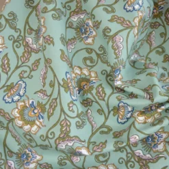 Tissu cretonne coton Kinsta motif fleurs bronze fond vert – OEKO TEX