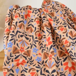 Tissu cretonne coton Lafleur fleurs rouge & bleu fond beige
