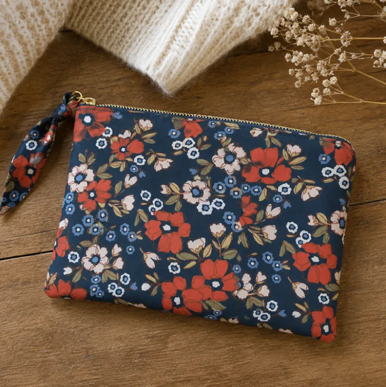 Tissu cretonne coton Odace motif fleurs fond marine – OEKO TEX