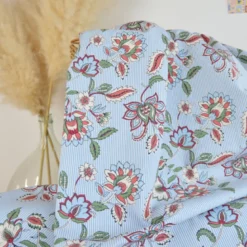 Tissu cretonne coton Panji fleurs et rayures ecru et bleu - OEKO TEX