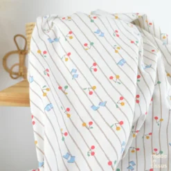 Tissu cretonne coton Patati motif cerises et bottes fond à rayures - OEKO TEX