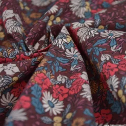 Tissu cretonne coton Seasons fleurs rouge fond chocolat - OEKO TEX