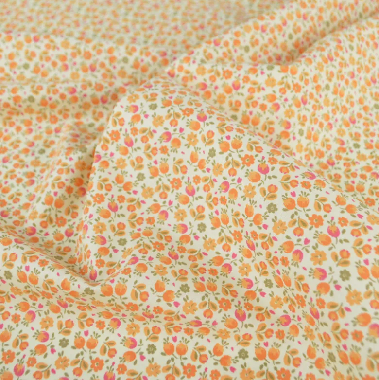 Tissu Cretonne de Coton Caseille motif fleurs roses et oranges
