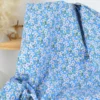 Tissu Cretonne de Coton Fitzia - Motif Petites Fleurs fond bleu