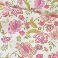 Tissu Cretonne de Coton Khonoma - Motif Fleurs Roses et Paisley Fond Écru