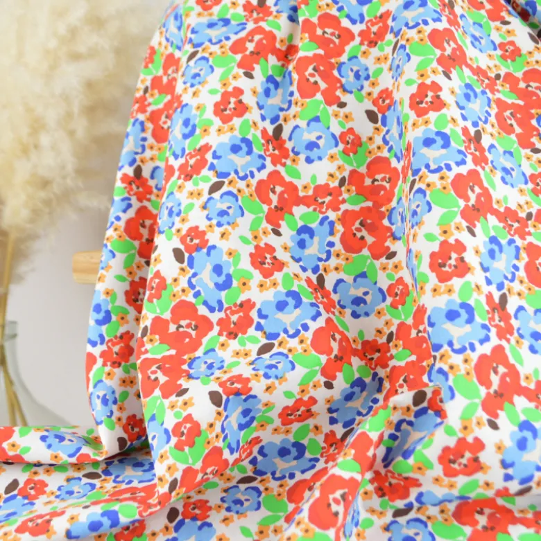 Tissu Cretonne de Coton Odalie motif fleurs rouges et bleues
