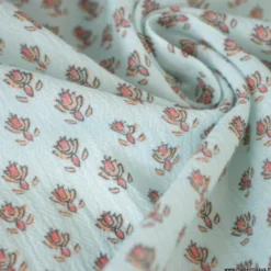 Tissu crêpe de coton motif fleurs Indiennes fond céladon - OEKO TEX