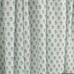 Tissu crêpe de coton motif fleurs Indiennes fond céladon - OEKO TEX