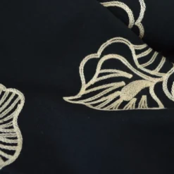 Tissu crêpe de Viscose brodé fleurs fond noir
