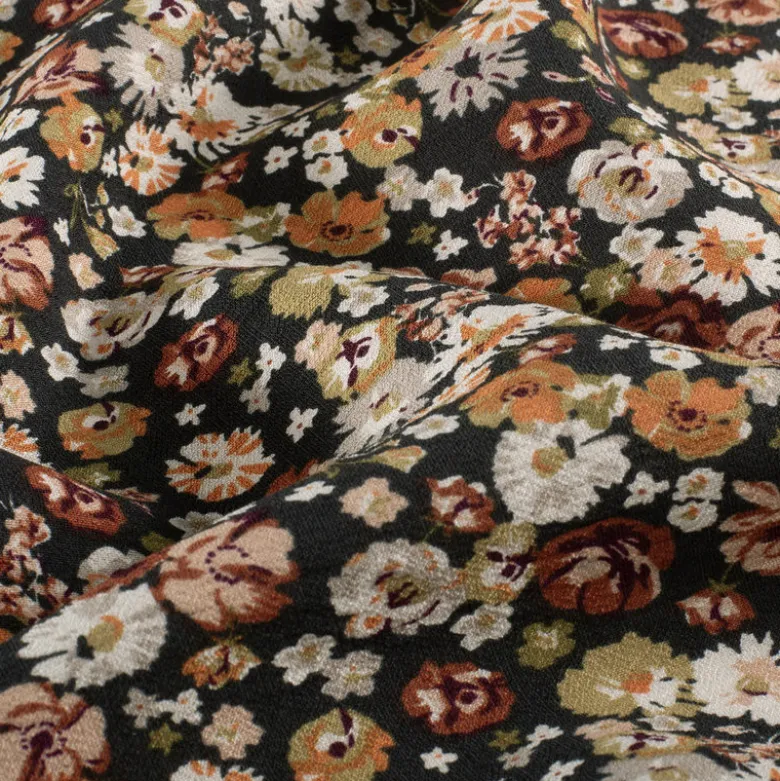 Tissu crêpe de viscose fleuri brique et vert – Fond noir