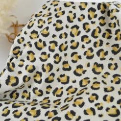 Tissu demi natté coton motif léopard doré fond aspect lin