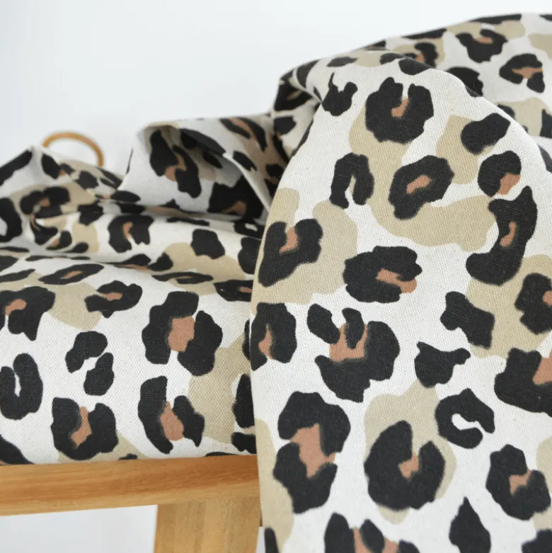 Tissu demi natté coton motif léopard fond aspect lin